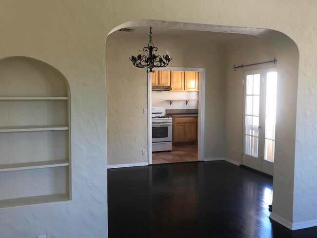 Building Photo - 1622 Huntington Dr