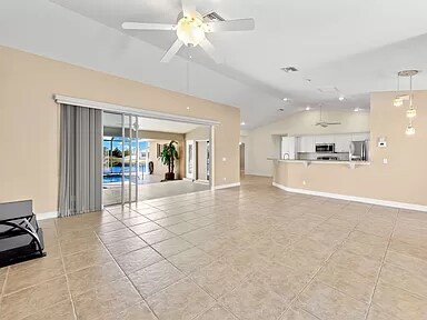 Foto del edificio - 830 SW 36th Ter