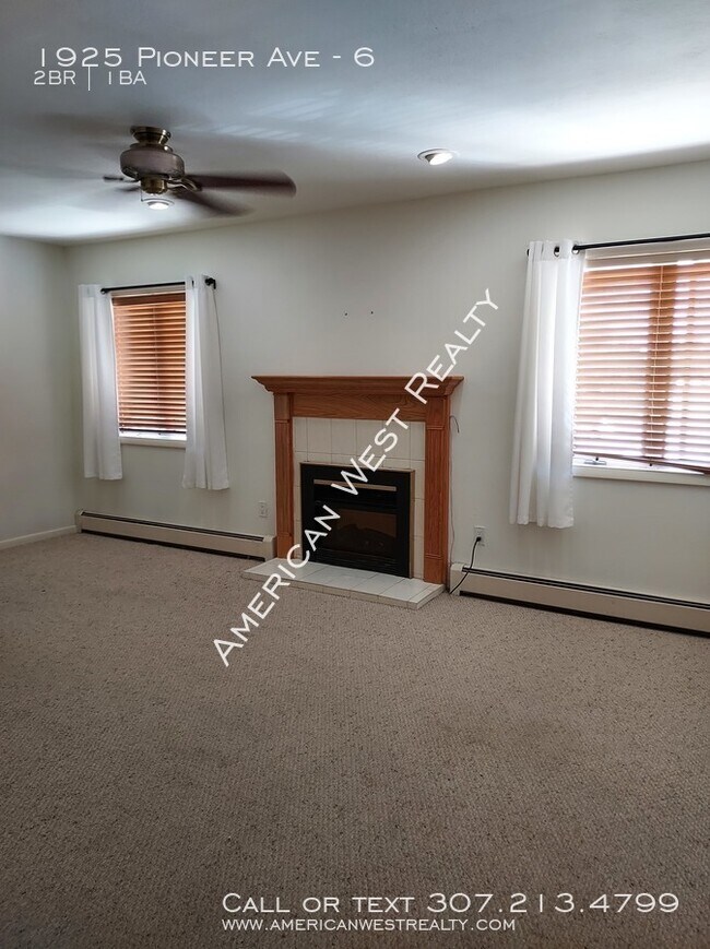 Building Photo - Nice condo with garage