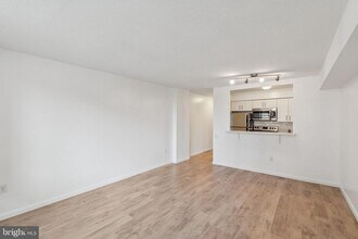 Building Photo - 1420 Locust St