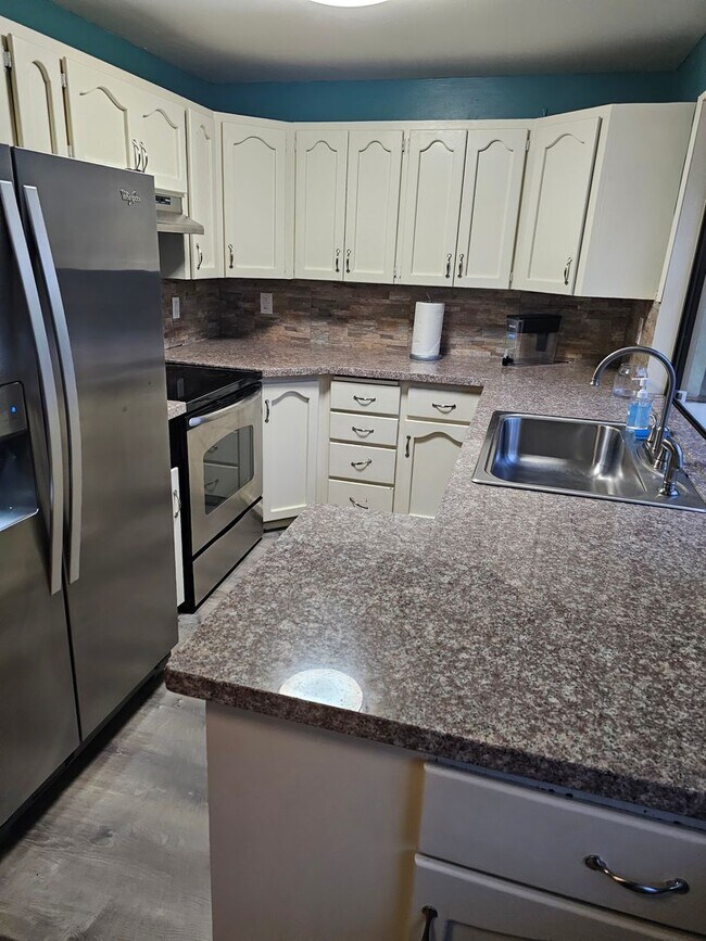 Foto del edificio - Des Moines rambler home w/2 car garage - 4...