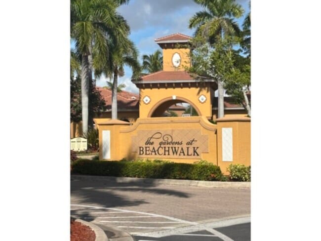 Annual 2-bedroom Condo in The Gardens At Beach Walk! Water Included! - Annual 2-bedroom Condo in The Gardens At Beach Walk! Water Included!