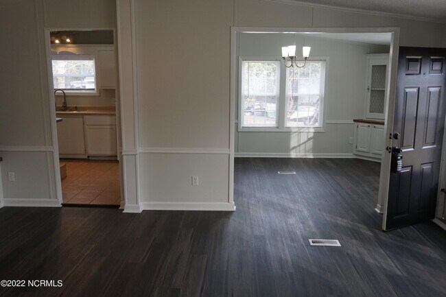 Building Photo - 130 Woodhaven Dr