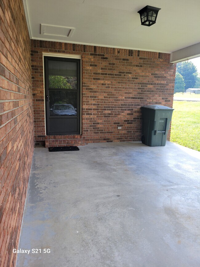 Foto del edificio - 96 County Garage Rd