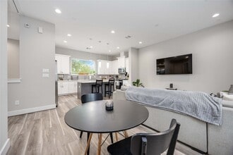 Building Photo - 2611 Huntington Creek Ln