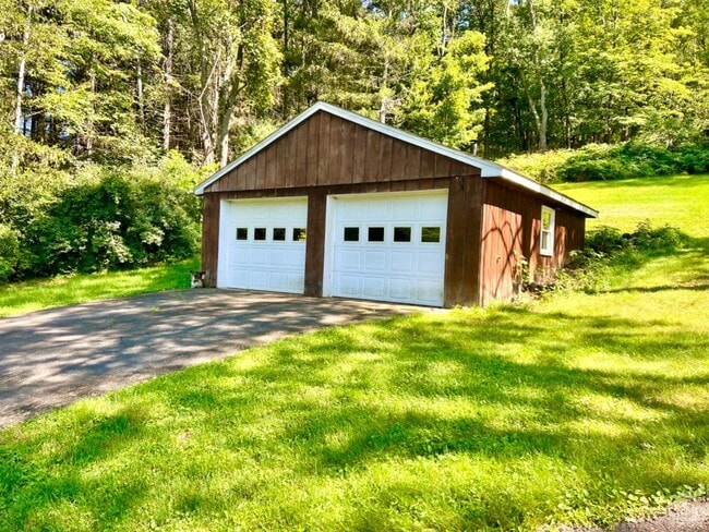 Building Photo - 71 Westview Dr