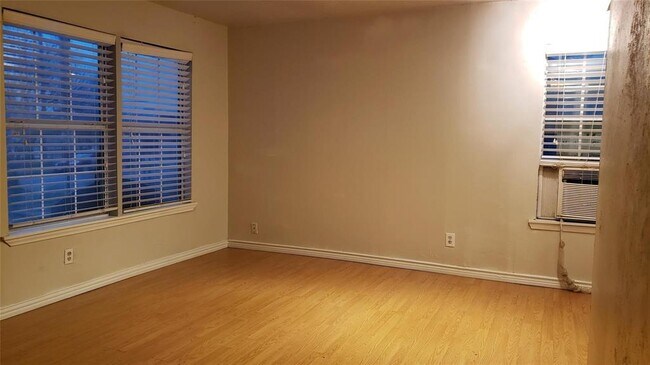 Foto del edificio - 5505 Lester Granger Dr