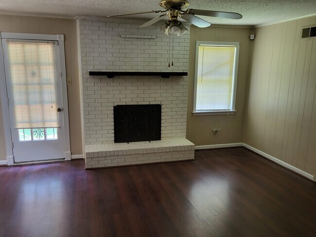 Foto del edificio - 4136 Raintree Cove