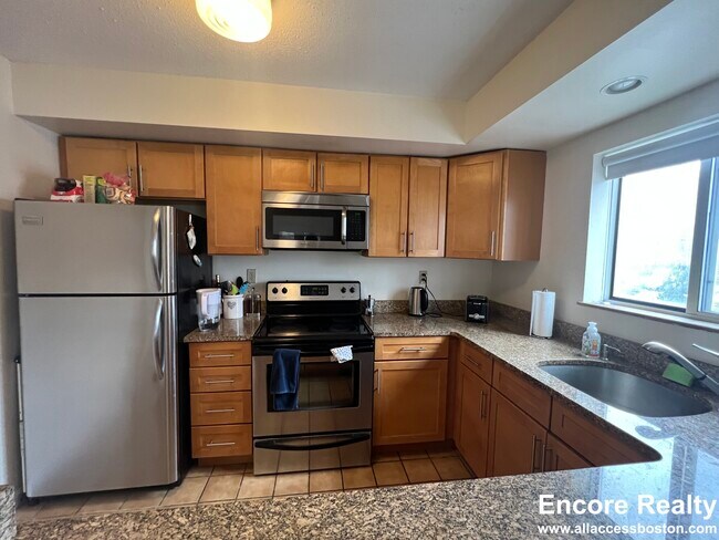 Building Photo - 32 Soden St