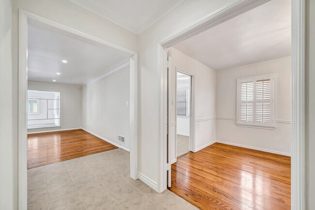 Foto del edificio - 6013 S Croft Ave