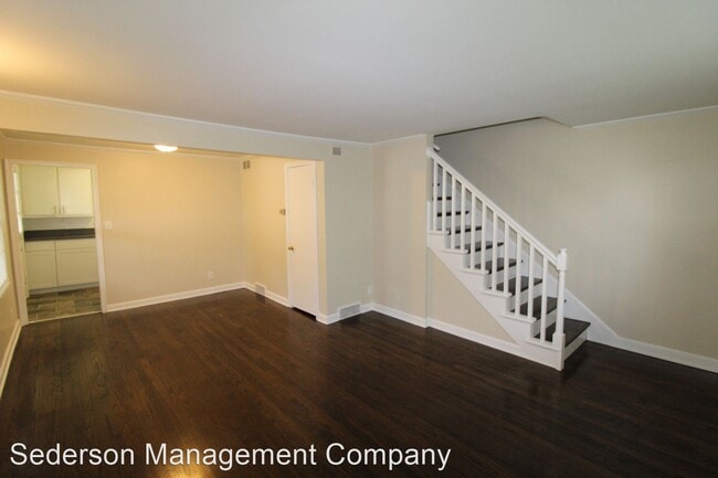 Building Photo - 300 E 26th Ave