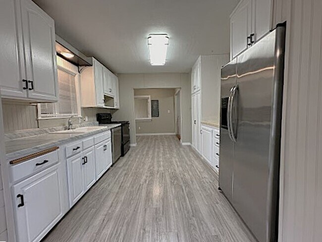 Foto del edificio - Lawrence 6614#