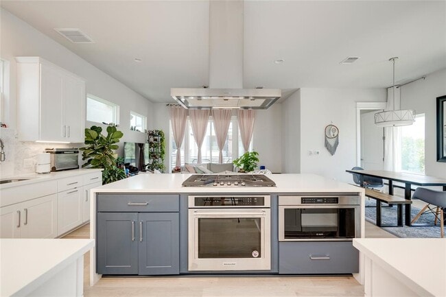 Foto del edificio - 5002 Pecan Springs Rd