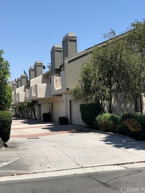 Foto principal - 38 S Meridith Ave