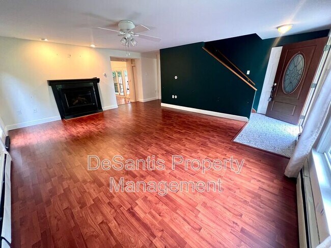 Foto del edificio - 461 Carnegie Dr