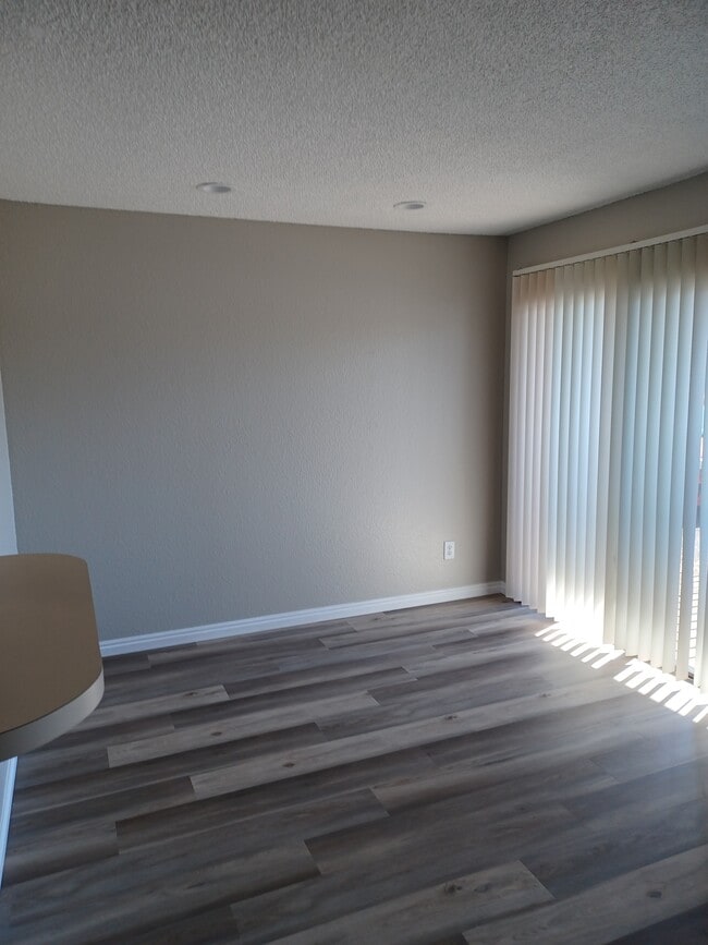 Building Photo - 340 Redwood Ct