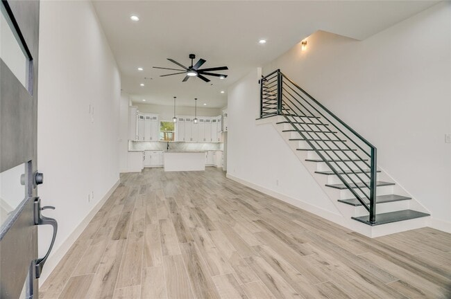 Foto del edificio - 6814 Hartland St