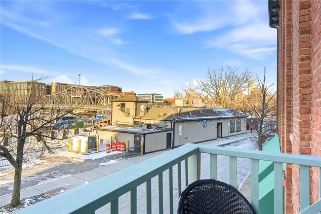 Foto del edificio - 555 S Water St