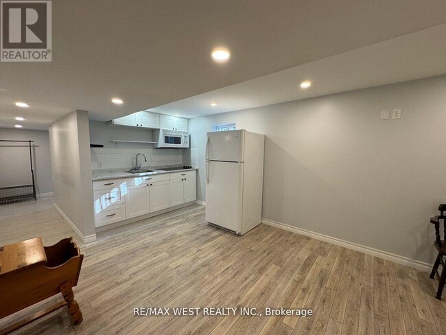 Building Photo - 20 Britannia Ave