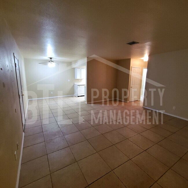 Foto del edificio - Three Bedroom Duplex