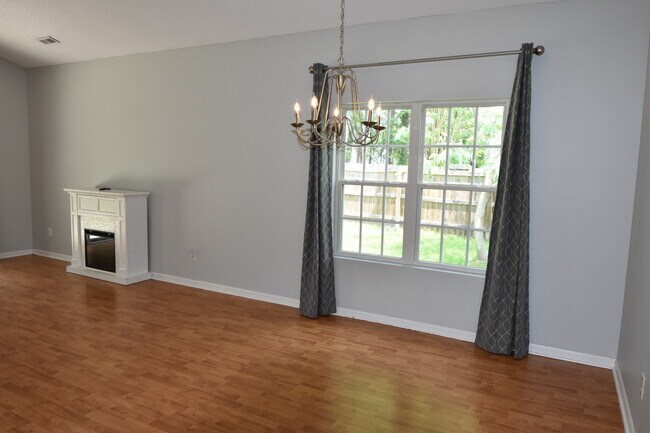 Foto del edificio - 223 Olde Well Loop Rd