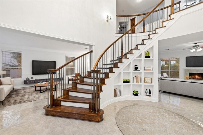 Building Photo - 402 Luna Vista Dr