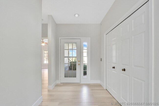 Foto del edificio - 7340 Pine Creek Way