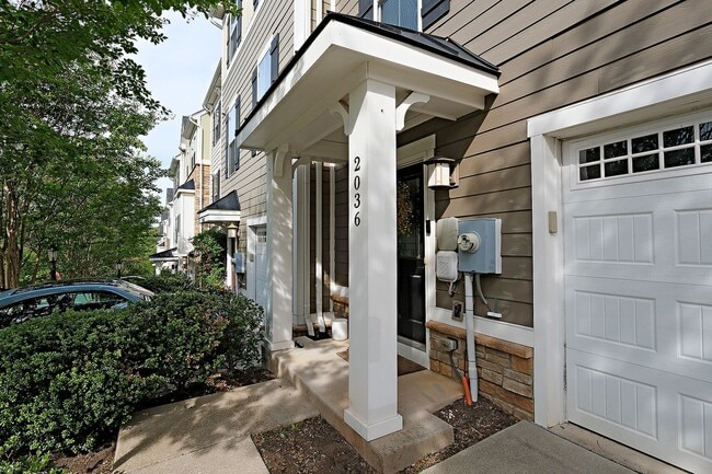 Building Photo - Pet-Friendly Dunlora Forest Townhome With Fenced Yard