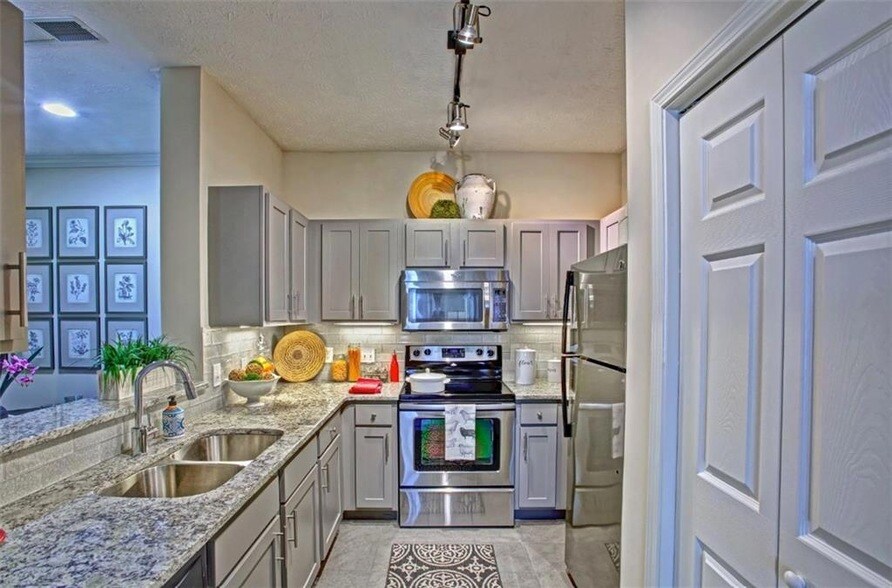 Photo - 240 E Belle Isle Rd NE