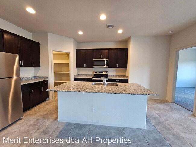 Foto del edificio - 4 br, 2 bath House - 18206 N PRESELY LN