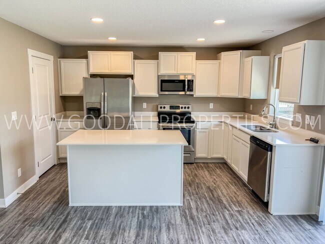 Foto del edificio - Rent Reduced!!! Beautiful 4 Bdrm, 2.5 Bath...
