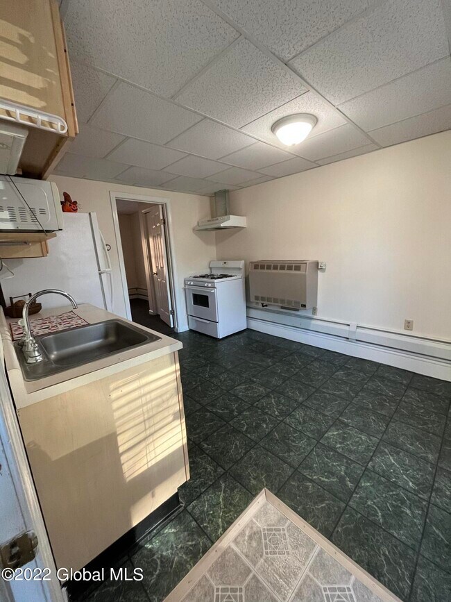 237 Reservoir Rd, Fort Edward, NY 12828 Room for Rent in Fort Edward