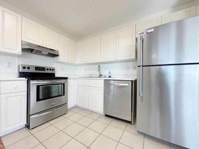 Building Photo - Meticulously Maintained Kailua Apartment. ...