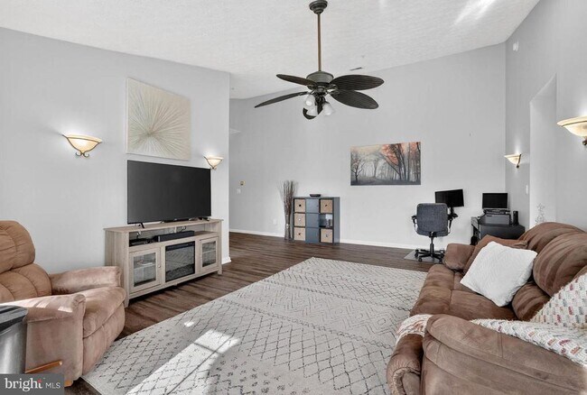 Foto del edificio - 2443 Blue Spring Ct