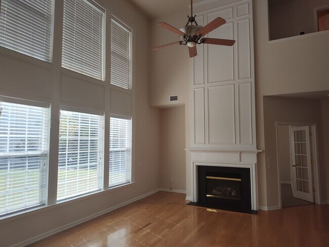 Foto del edificio - Gorgeous 4 beds, 2.5 bath home located in the Arbor Hills community!