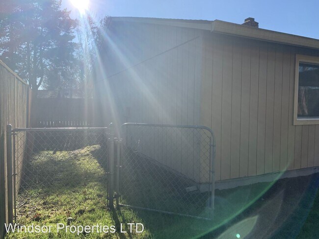 Building Photo - 3 br, 1.5 bath House - 1941 NE Shannon Drive