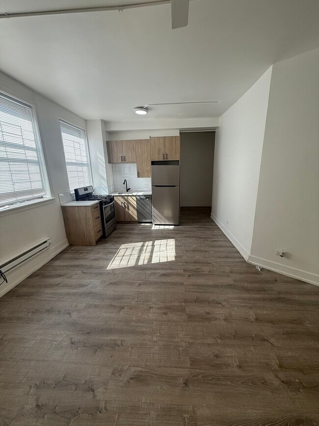 Foto del edificio - 6230 N Kenmore Ave