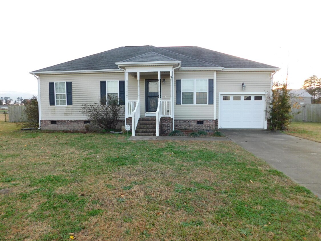 102 Labrador Ct, La Grange, NC 28551 House for Rent in La Grange, NC