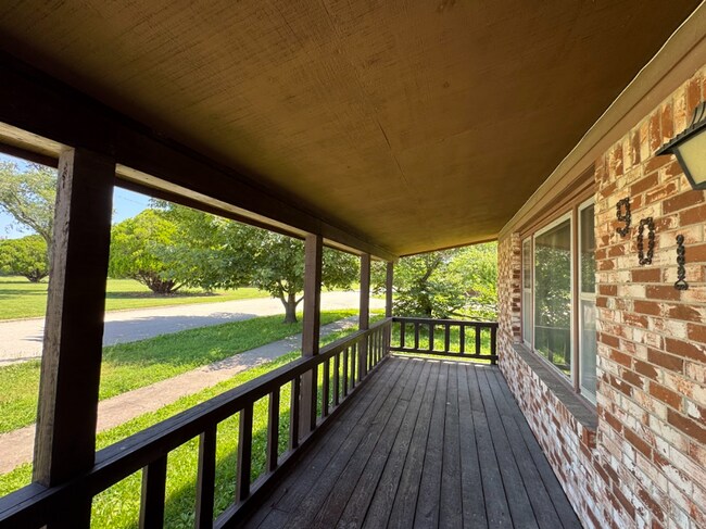 Foto del edificio - 4 Bed, 2 Bath Home - Apply Today!