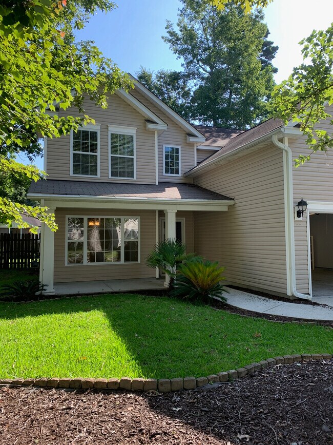 Building Photo - 406 Arbor Oaks Dr