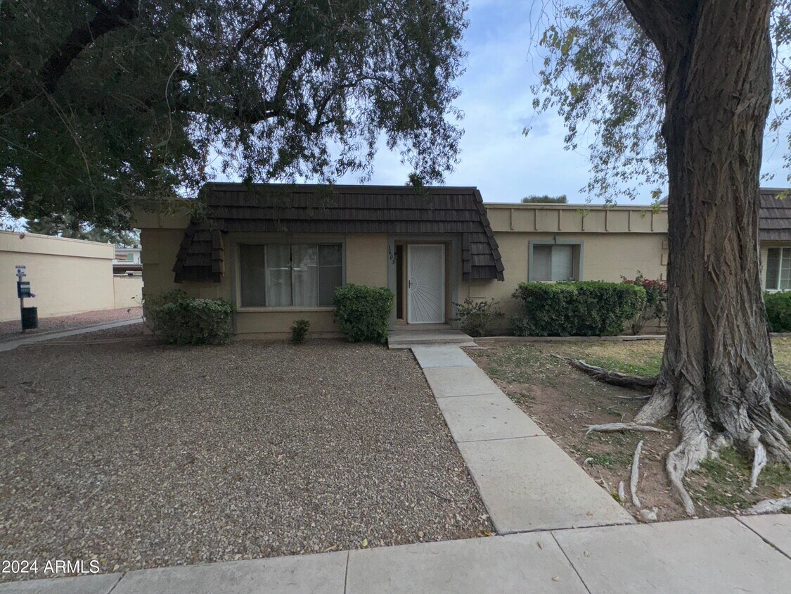 Primary Photo - 1603 E Newport