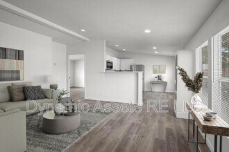 Building Photo - 403 N Walnut St