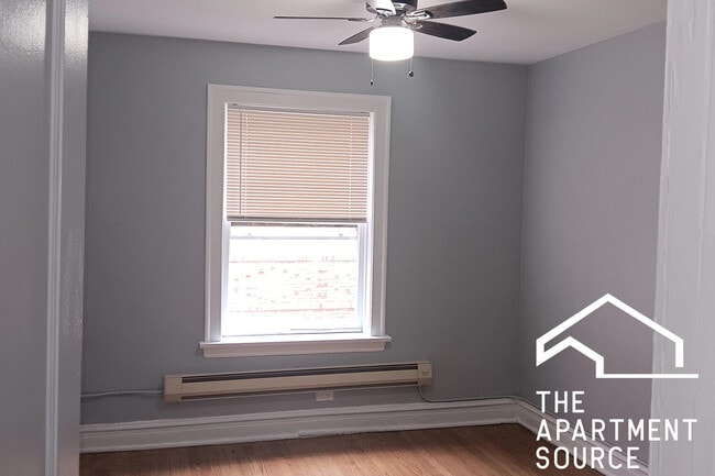 Building Photo - 918 Green Bay Rd