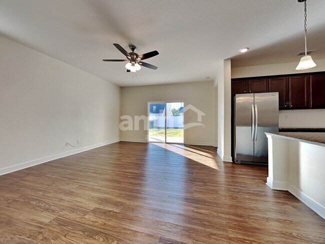 Foto del edificio - 450 Sandstone Dr