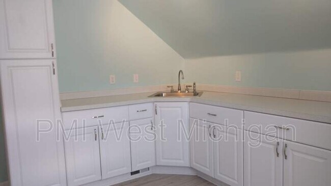 Foto del edificio - 946 Pine Ave NW