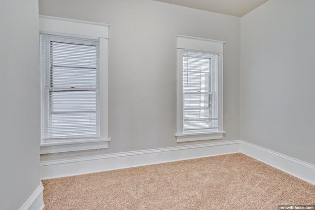 Building Photo - 328 Parkway Ave