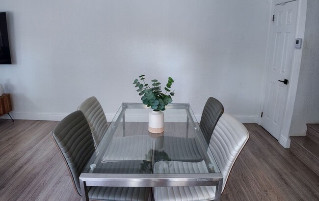 Foto del edificio - 8050 Severn Dr