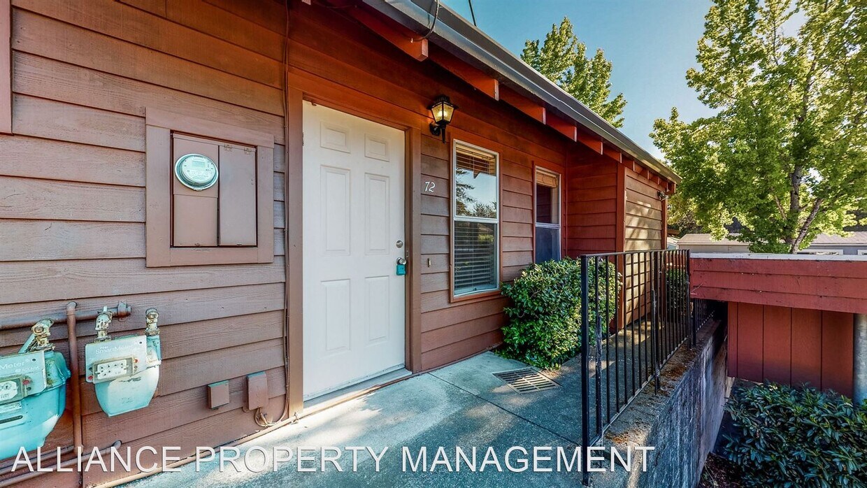 Foto principal - 3 br, 2 bath House - 72 Kingston Lane (Way