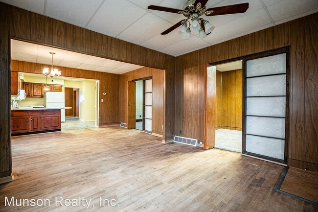 Building Photo - 3 br, 1.5 bath House - 1009 5th Avenue south