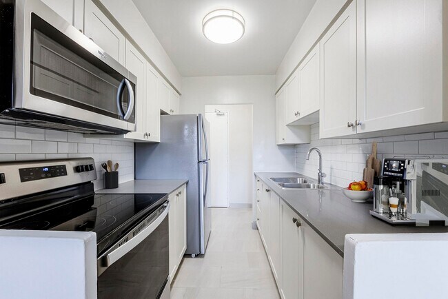 Building Photo - Lakewood Apartments II